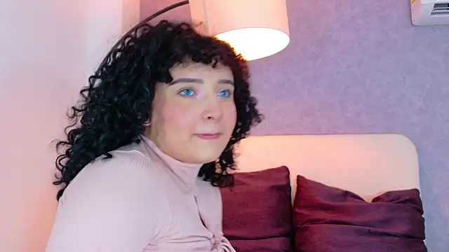 Snapshot of Tracielowe_w chatting on 12/19/25, 03:32 Tracielowe w online show from 12/19/25, 03:32