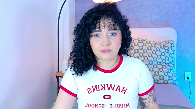 Snapshot of Tracielowe_w chatting on 10/21/25, 03:28 Tracielowe w online show from 10/21/25, 03:28