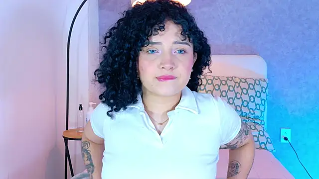 Snapshot of Tracielowe_w chatting on 10/26/25, 03:29 Tracielowe w online show from 10/26/25, 03:29