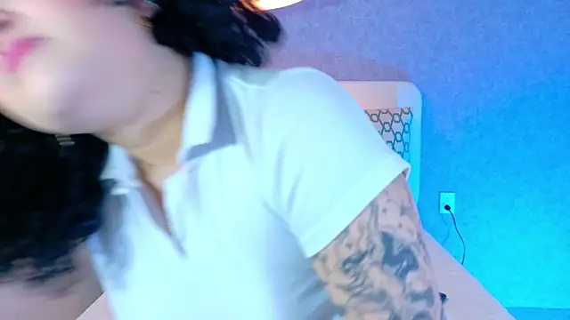 Snapshot of Tracielowe_w chatting on 11/02/25, 03:22 Tracielowe w online show from 11/02/25, 03:22