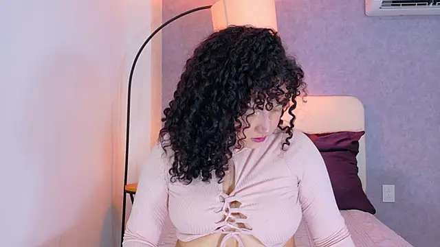 Snapshot of Tracielowe_w chatting on 03/04/26, 03:58 Tracielowe w online show from 03/04/26, 03:58