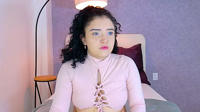 Snapshot of Tracielowe_w chatting on 11/23/25, 03:38 Tracielowe w online show from 11/23/25, 03:38