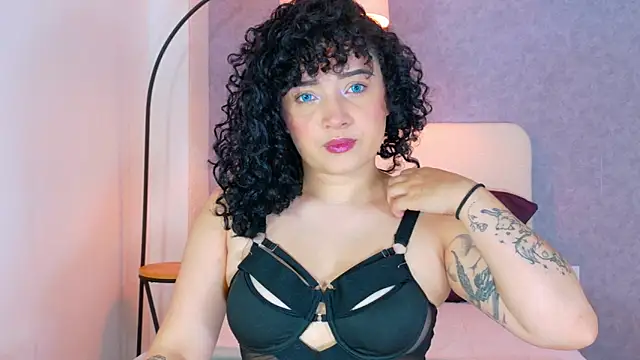 Snapshot of Tracielowe_w chatting on 01/07/26, 03:22 Tracielowe w online show from 01/07/26, 03:22