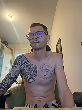 Snapshot of Leonsouzaof chatting on 12/02/25, 11:01 Leonsouzaof online show from 12/02/25, 11:01