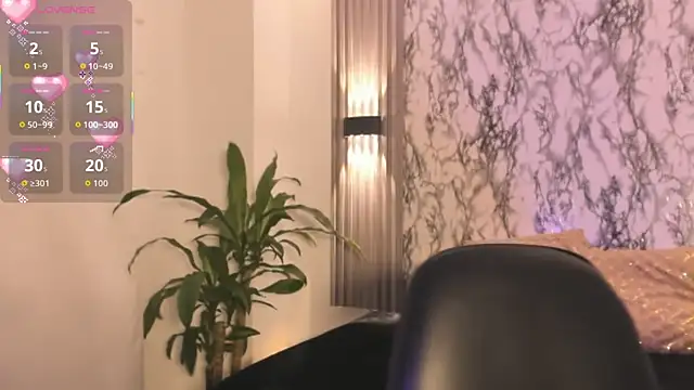 Snapshot of ChloeeMason chatting on 12/01/25, 11:00 ChloeeMason online show from 12/01/25, 11:00