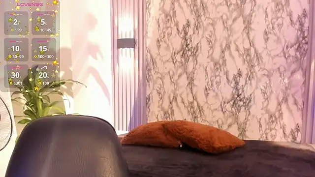 Snapshot of ChloeeMason chatting on 10/21/25, 11:09 ChloeeMason online show from 10/21/25, 11:09