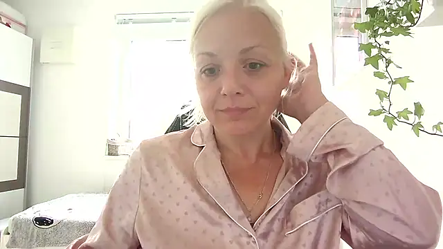 Linsy Kim online show from 09/13/25, 07:08