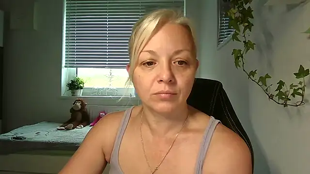 Linsy Kim online show from 11/09/25, 07:01