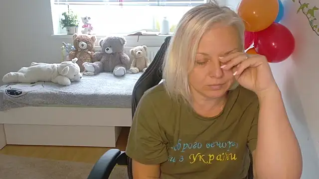 Linsy Kim online show from 12/15/25, 09:26