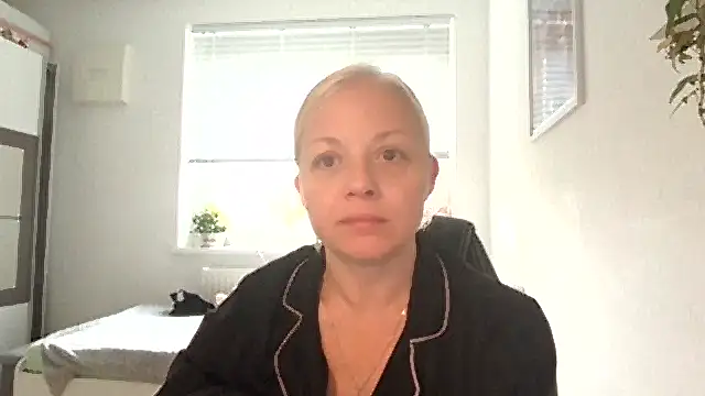 Linsy Kim online show from 10/16/25, 07:27