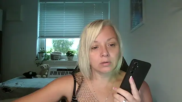 Linsy Kim online show from 10/07/25, 05:41