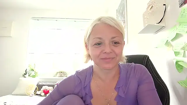 Linsy Kim online show from 09/17/25, 05:42