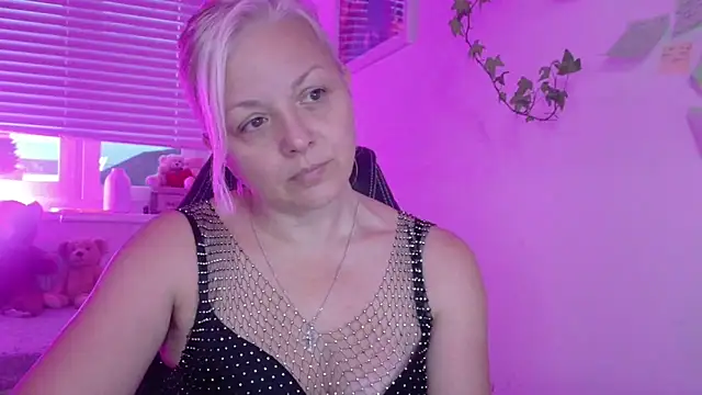 Linsy Kim online show from 12/04/25, 06:45