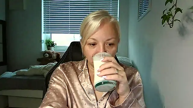 Linsy Kim online show from 11/15/25, 07:01