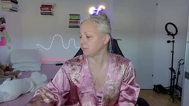 Linsy Kim online show from 04/05/26, 08:43