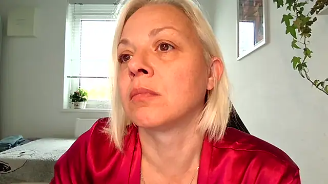 Linsy Kim online show from 11/02/25, 09:03