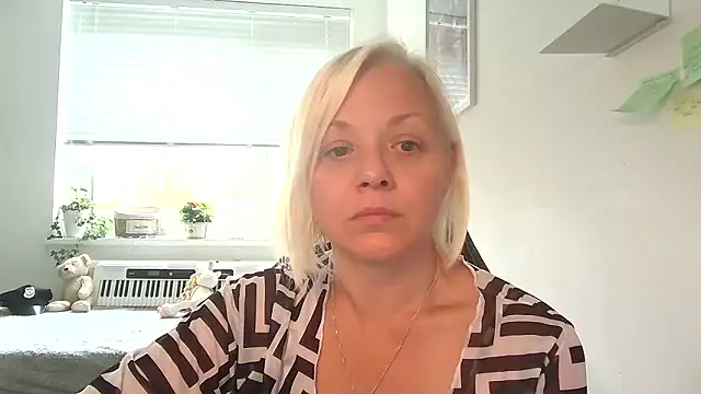 Linsy Kim online show from 10/08/25, 08:49