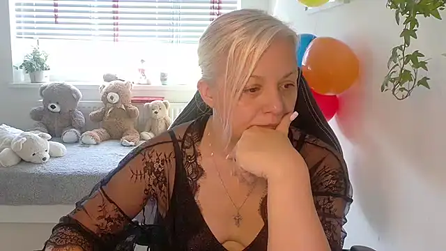 Linsy Kim online show from 12/22/25, 09:20