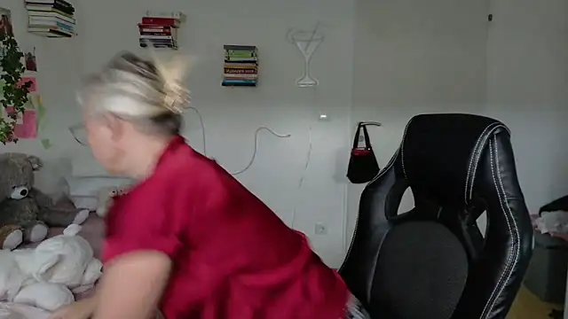 Linsy Kim online show from 04/15/26, 01:59