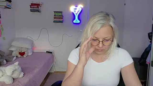 Linsy Kim online show from 04/16/26, 03:35