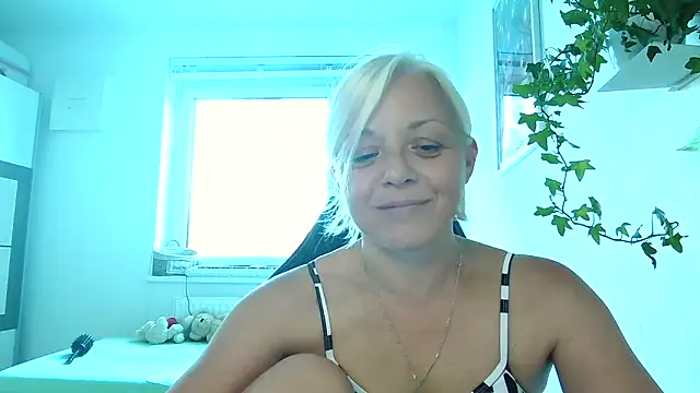 Linsy Kim online show from 09/12/25, 06:35