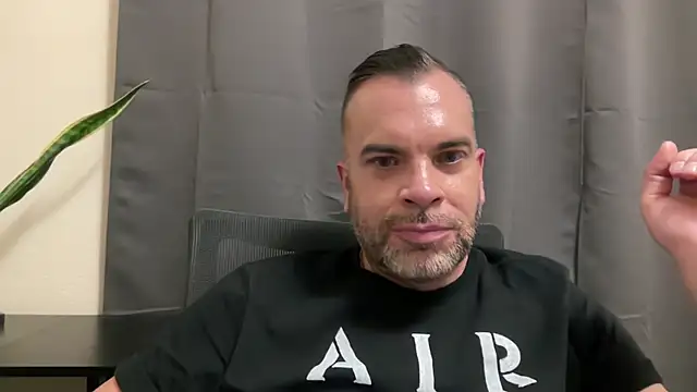 Snapshot of Ty_lerDavid chatting on 10/11/25, 11:17 Ty lerDavid online show from 10/11/25, 11:17