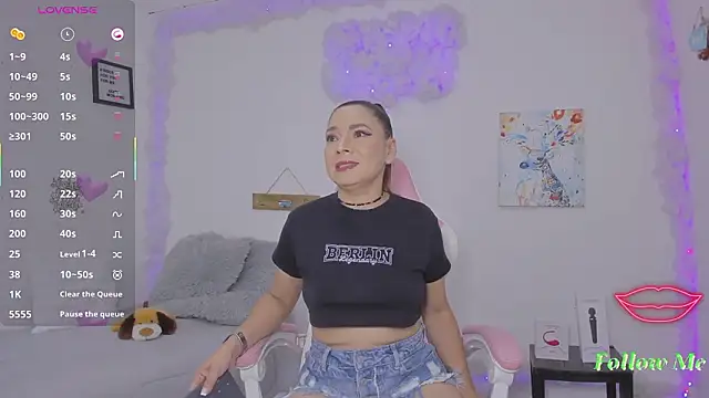 Snapshot of milfAaura chatting on 02/21/26, 03:30 milfAaura online show from 02/21/26, 03:30