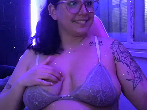 Snapshot of Sweet_yamii chatting on 09/27/25, 11:44 Sweet yamii online show from 09/27/25, 11:44