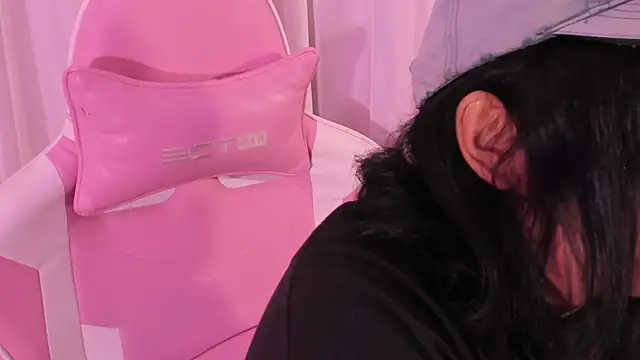 mia yeager online show from 10/22/25, 04:01