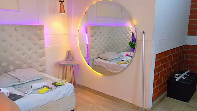 Snapshot of CathMellow chatting on 02/01/26, 09:40 CathMellow online show from 02/01/26, 09:40