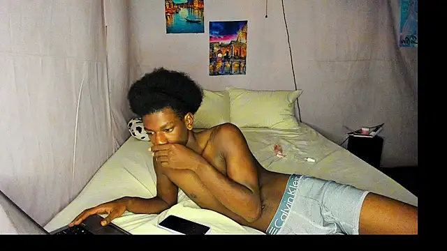 Snapshot of SpicyLolaX_NightDrip chatting on 09/23/25, 04:41 SpicyLolaX NightDrip online show from 09/23/25, 04:41