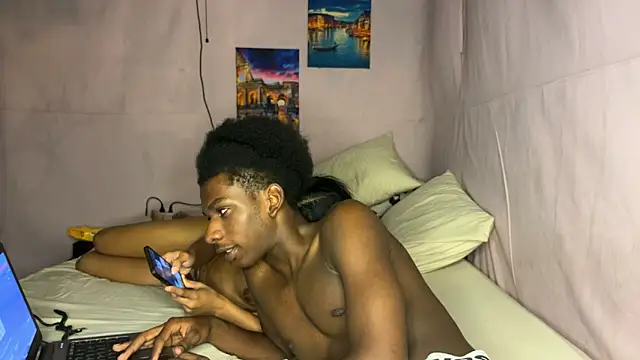 Snapshot of SpicyLolaX_NightDrip chatting on 09/16/25, 03:40 SpicyLolaX NightDrip online show from 09/16/25, 03:40
