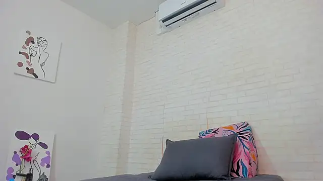 Snapshot of scarlett646 chatting on 09/19/25, 03:10 scarlett646 online show from 09/19/25, 03:10