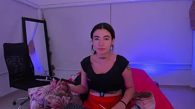 Snapshot of atenea_storm chatting on 10/06/25, 04:13 atenea storm online show from 10/06/25, 04:13