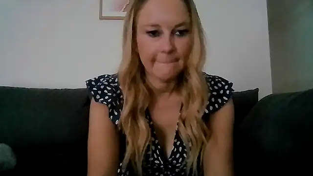 imyourgoodgirl69 online show from 09/21/25, 05:34