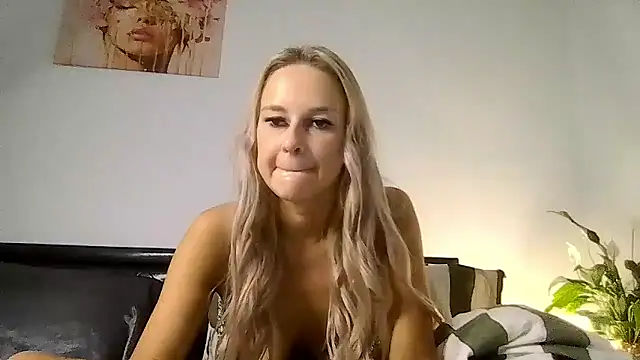 imyourgoodgirl69 online show from 01/12/26, 08:58
