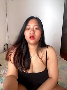 Snapshot of maianhcute chatting on 10/15/25, 12:42 maianhcute online show from 10/15/25, 12:42