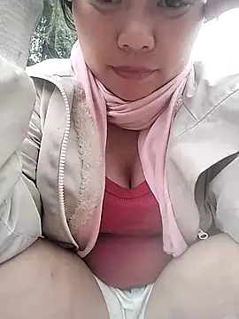 Snapshot of venu00 chatting on 02/15/26, 06:25 venu00 online show from 02/15/26, 06:25