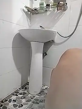 venu00 online show from 04/10/26, 06:09