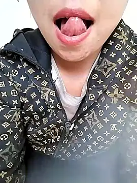 Snapshot of venu00 chatting on 12/22/25, 05:40 venu00 online show from 12/22/25, 05:40