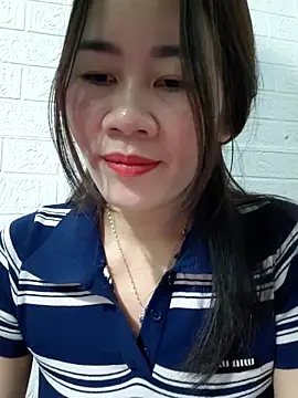 Snapshot of Singlemom69x chatting on 12/16/25, 01:54 Singlemom69x online show from 12/16/25, 01:54