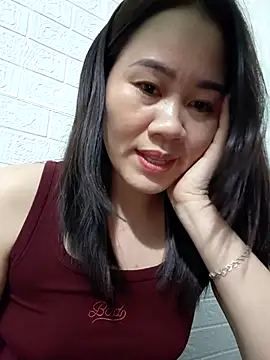 Snapshot of Singlemom69x chatting on 10/23/25, 01:21 Singlemom69x online show from 10/23/25, 01:21