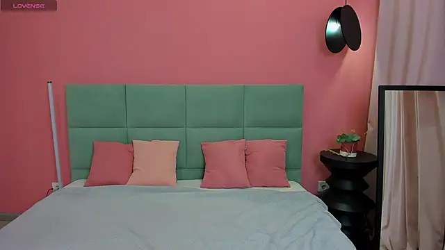 Jennifer Munoz online show from 11/05/25, 01:31