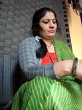 Snapshot of Rakhi99x chatting on 10/15/25, 02:43 Rakhi99x online show from 10/15/25, 02:43