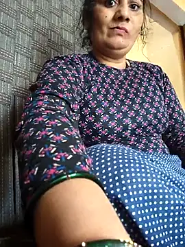 Snapshot of Rakhi99x chatting on 10/09/25, 04:02 Rakhi99x online show from 10/09/25, 04:02