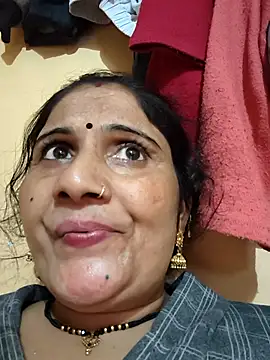 Snapshot of Rakhi99x chatting on 10/22/25, 05:01 Rakhi99x online show from 10/22/25, 05:01