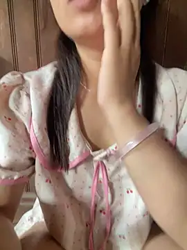 Snapshot of Ngoc-bbi chatting on 06/25/26, 12:52 Ngoc-bbi online show from 06/25/26, 12:52