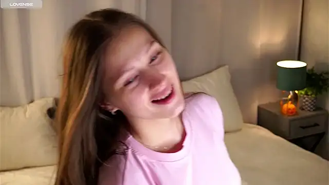 Snapshot of MelaniSeiver chatting on 12/02/25, 01:06 MelaniSeiver online show from 12/02/25, 01:06