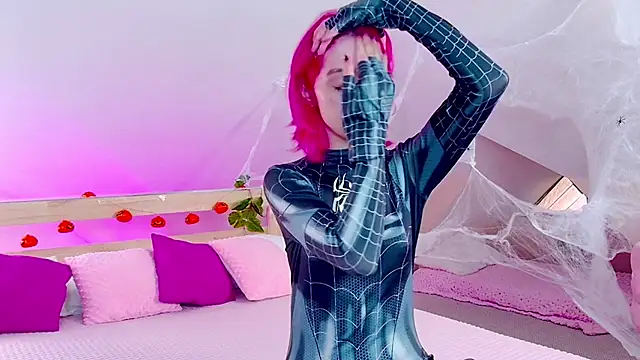 Liann Stark online show from 10/30/25, 07:39