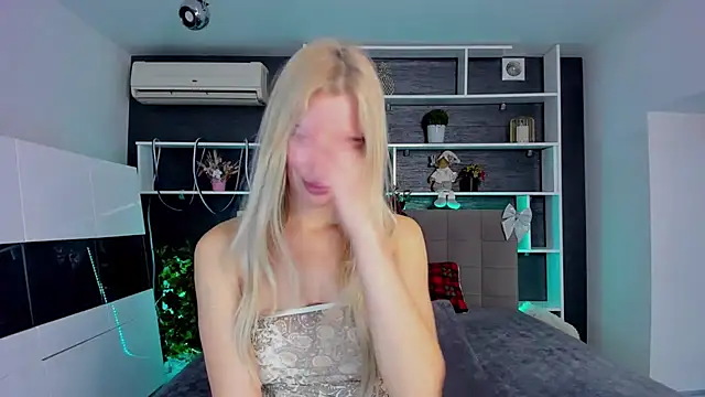 SabrinaSharm online show from 12/18/25, 01:04